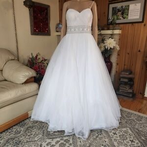 Classic Oleg Cassini Tulle Ball Gown (Style CPK440) – Size 10